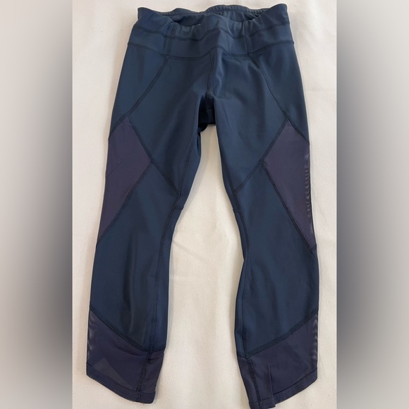 Athleta Cropped Leggings Womens Size M Navy‎ Mesh Panels Stretch Fit - Picture 1 of 10